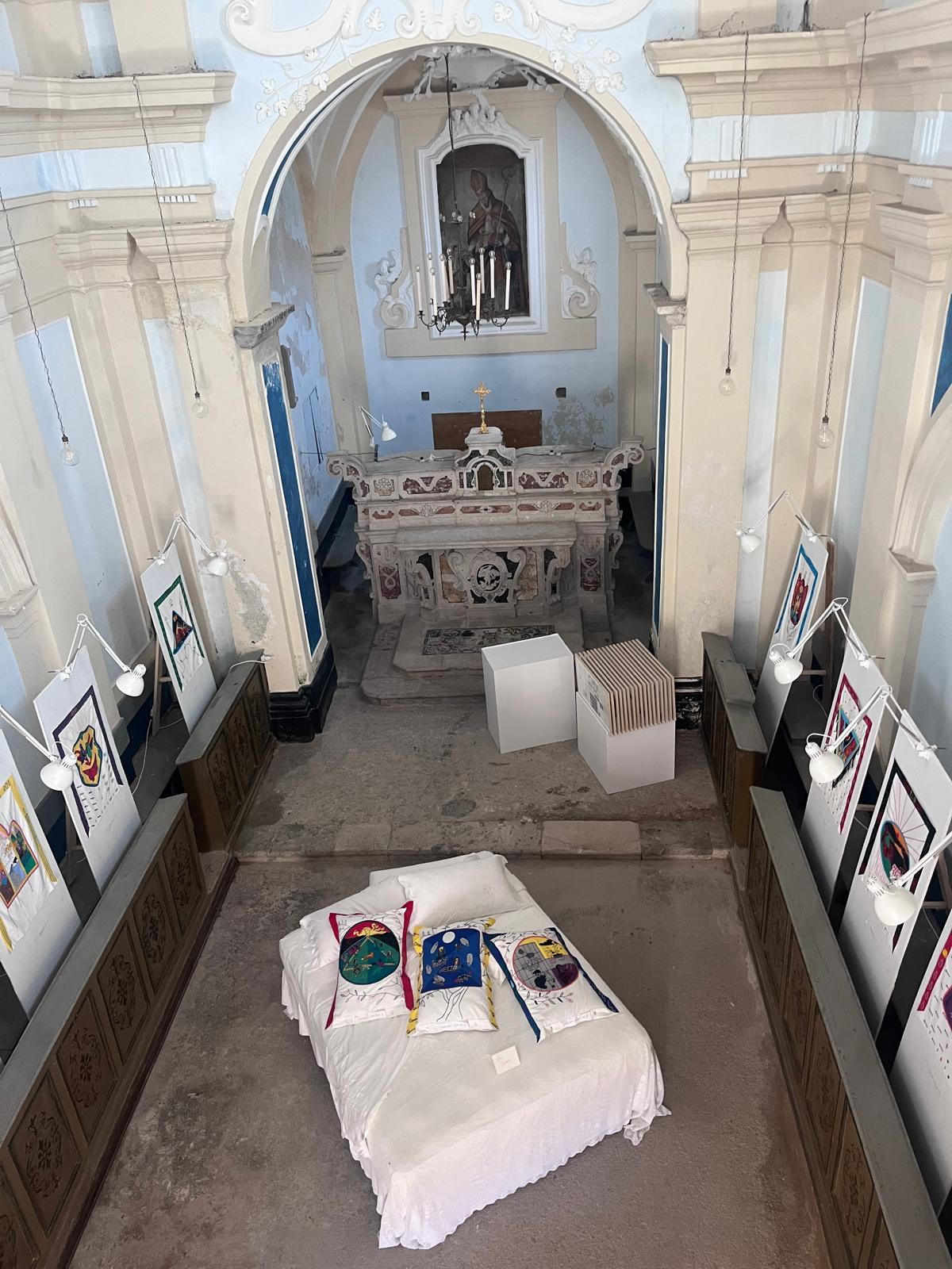 Atena Lucana, tensione tra Comune e parrocchia: il parroco diffida il sindaco per la mostra in chiesa