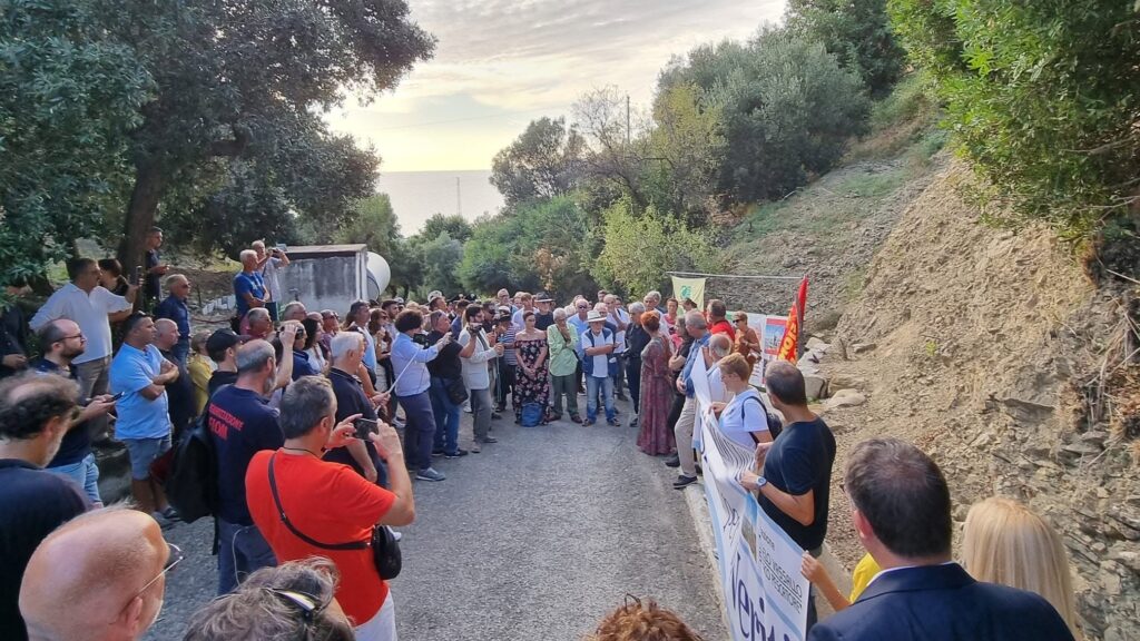 Fondazione Vassallo: «Basta passerelle, il luogo dell’assassinio di Angelo è nel degrado»