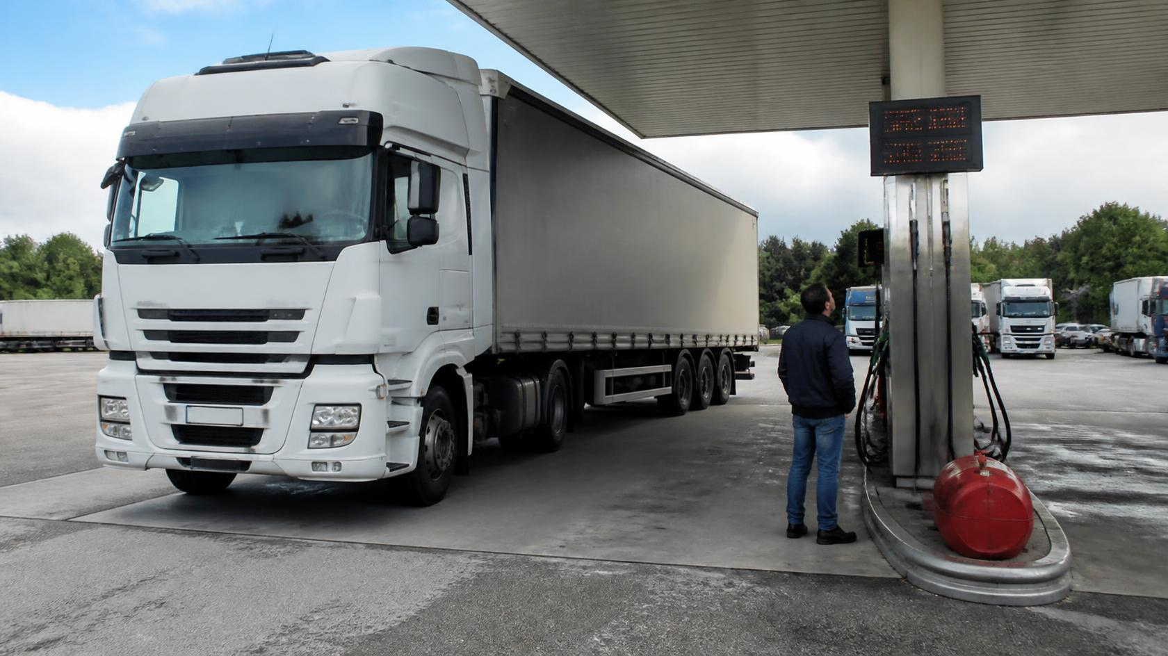 Trasportounito: Tir costretti a fermarsi, aziende di autotrasporto a secco di liquidità