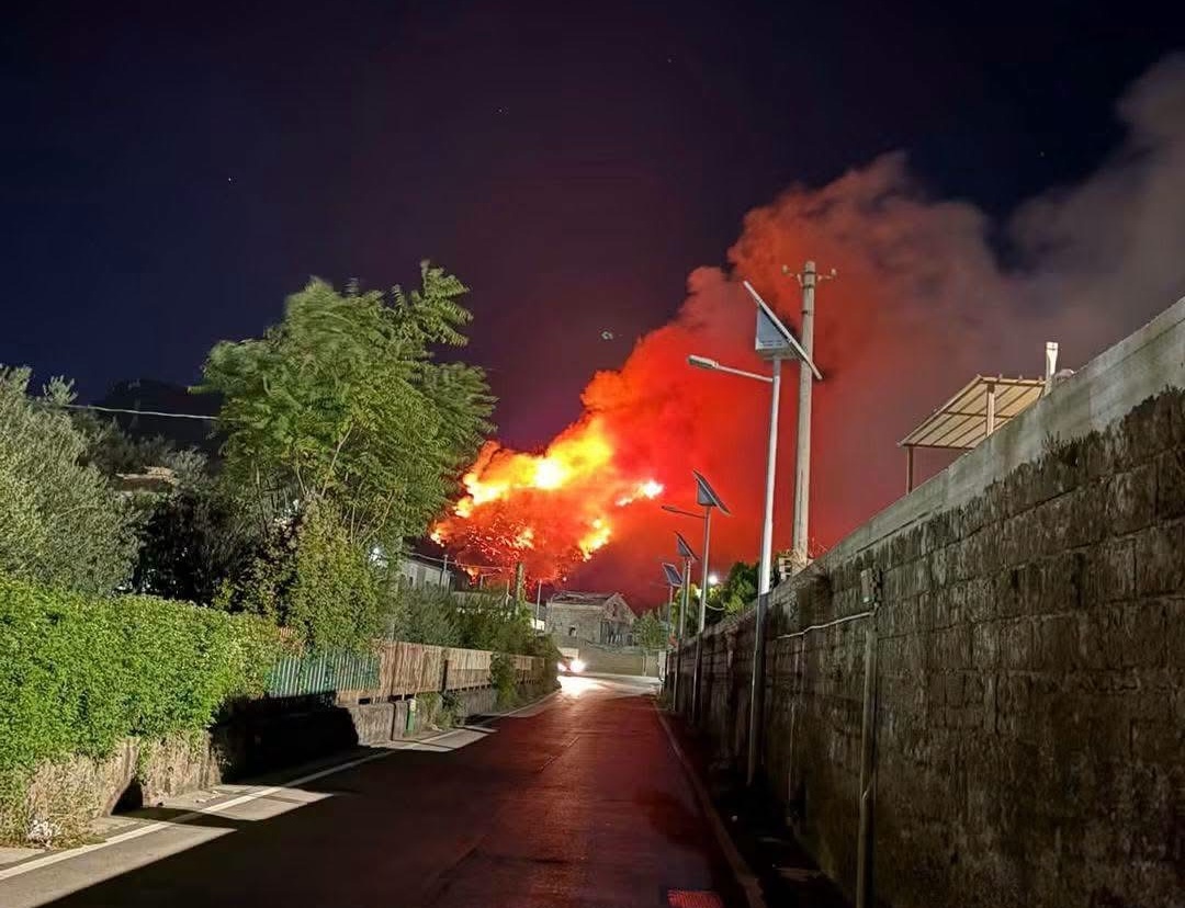 Fisciano, incendio a Vignadonica: operazioni ancora in corso