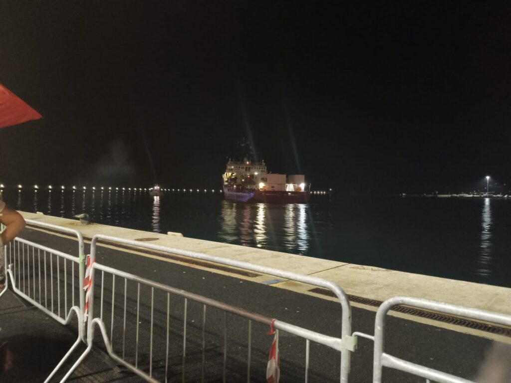 Ocean Viking arrivata a Salerno con 75 migranti a bordo