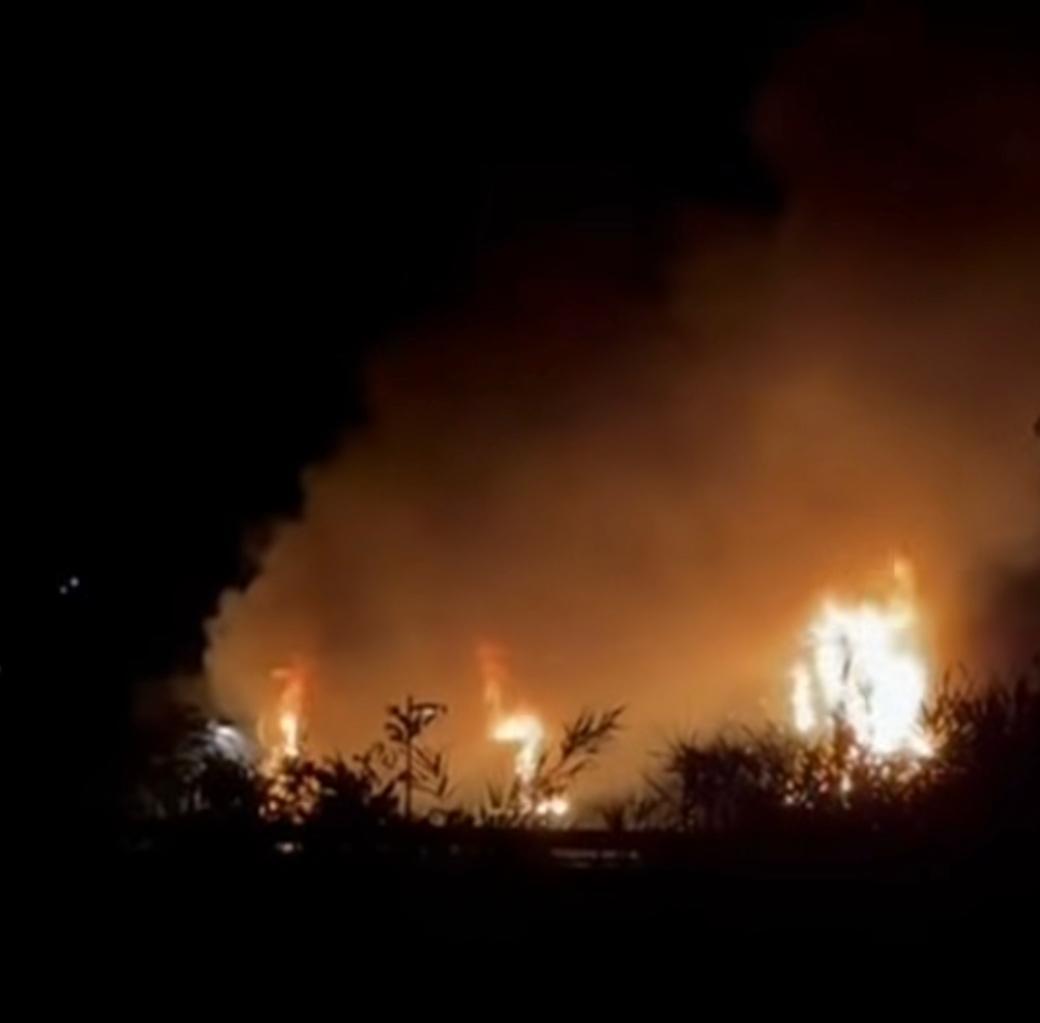 Incendio a Pontecagnano, in fiamme alcune casette in legno