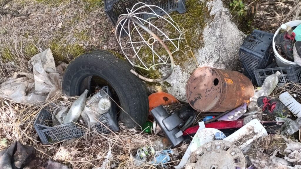 Rifiuti abbandonati tra Colliano e San Gregorio Magno, scatta il monitoraggio della Guardia agroforestale
