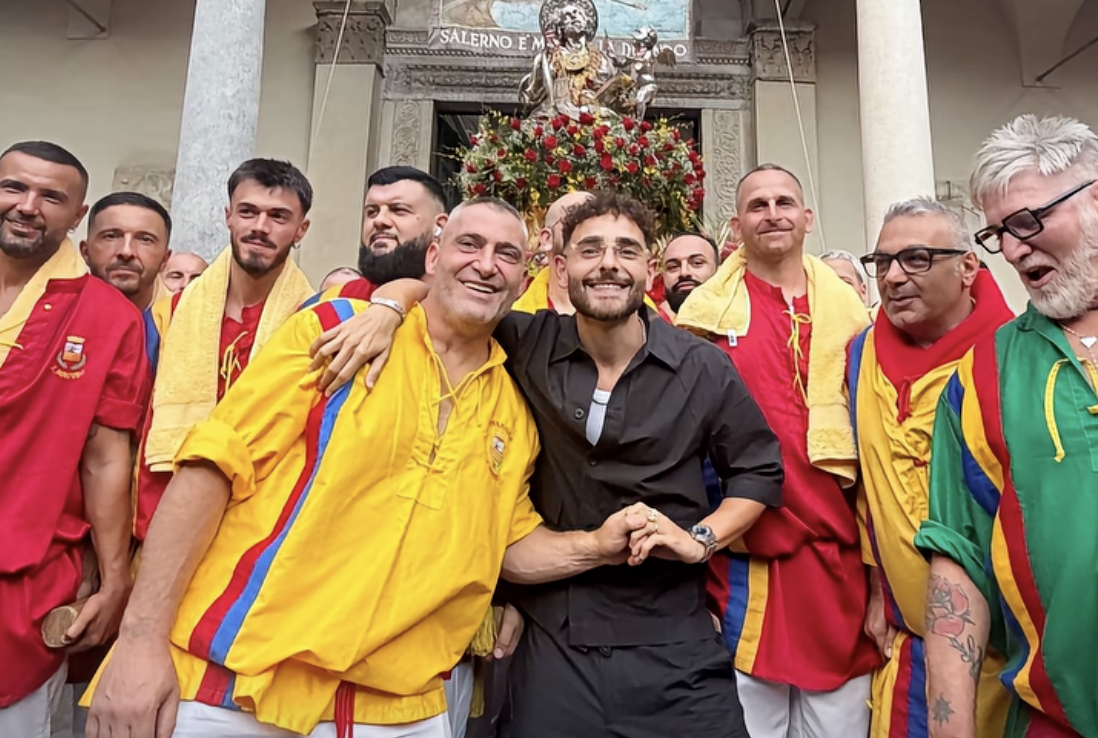 San Matteo a Salerno, la sorpresa di Rocco Hunt alla processione