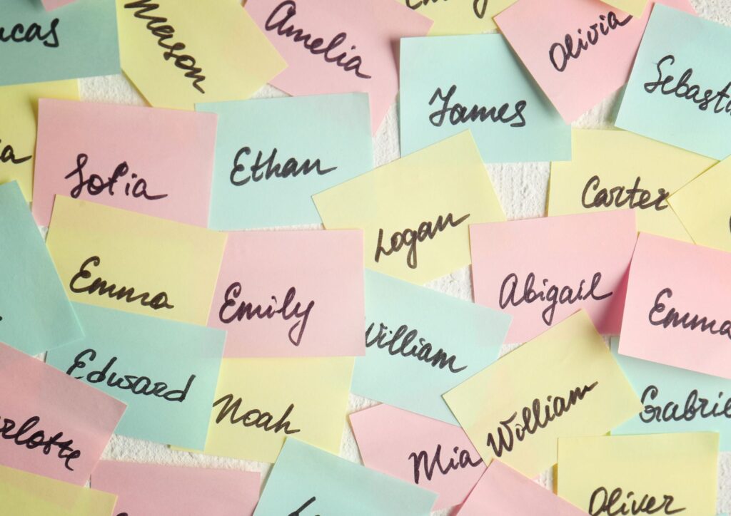 Nome del figlio, la scelta dei genitori non è senza limiti: cosa prevede la legge