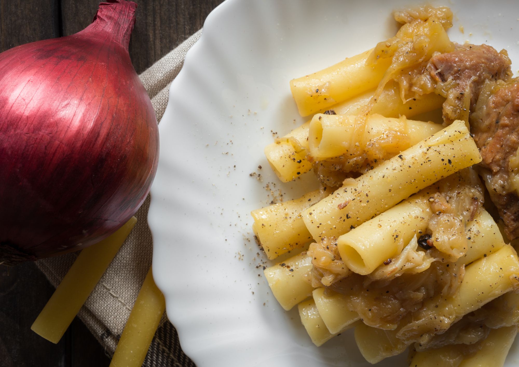 La genovese napoletana: storia e ricetta del piatto della domenica