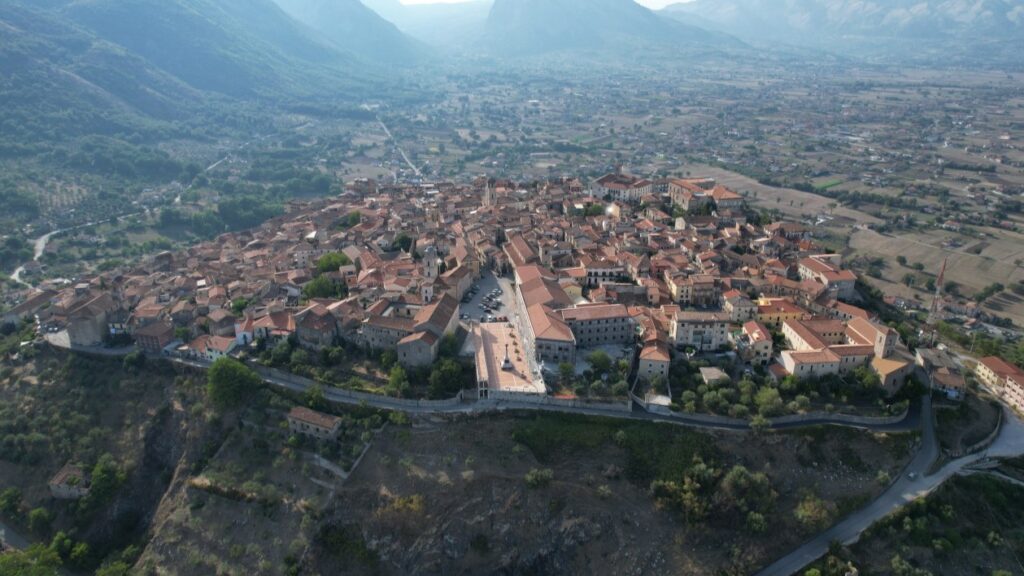 Teggiano, nuovo anno scolastico e nuoca scuola media: una struttura moderna e sicura