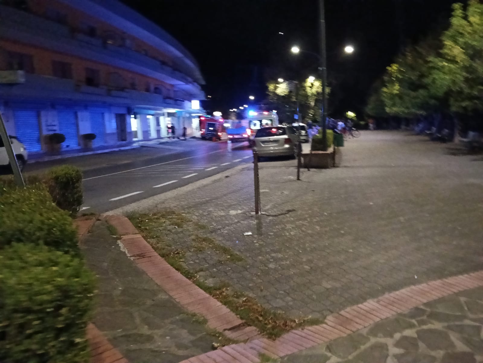 Vallo Scalo, incendio in pizzeria: fiamme partite dalla cucina