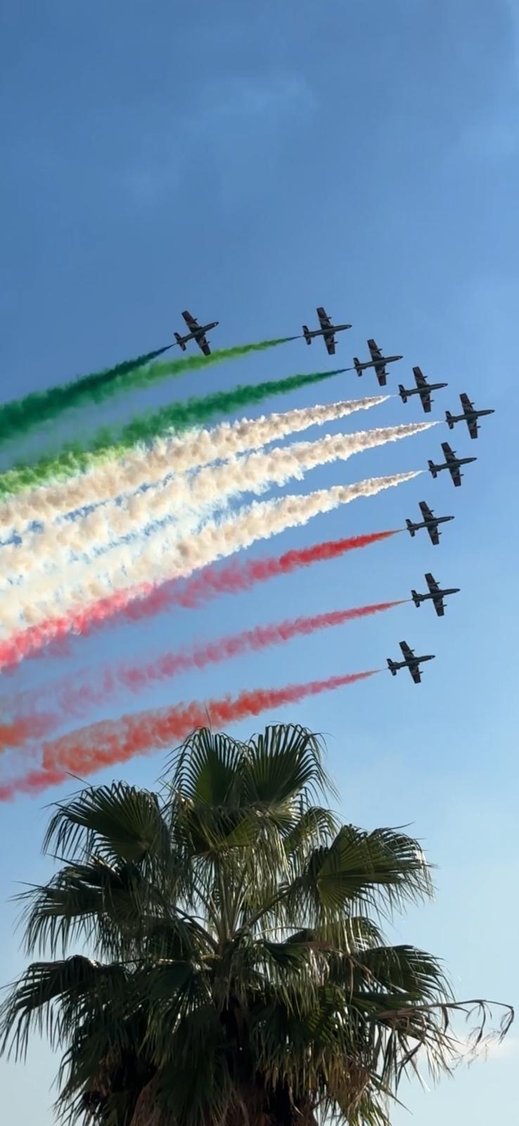 Frecce Tricolori, incanto nel cielo di Salerno