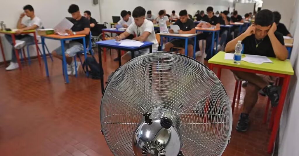 Scuola in Campania, Mastella chiede di riaprire il 1° ottobre