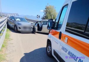 Incidente stradale a Pontecagnano, scontro frontale sul ponte del Maximall: tre ferite