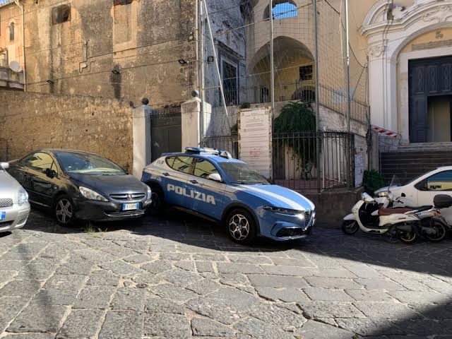 Salerno, 23enne accoltellata: caccia all’aggressore. Indagini a tutto campo