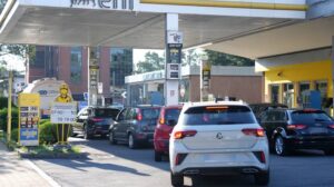 Benzina Eni a 1,99 euro, file ai distributori di Salerno