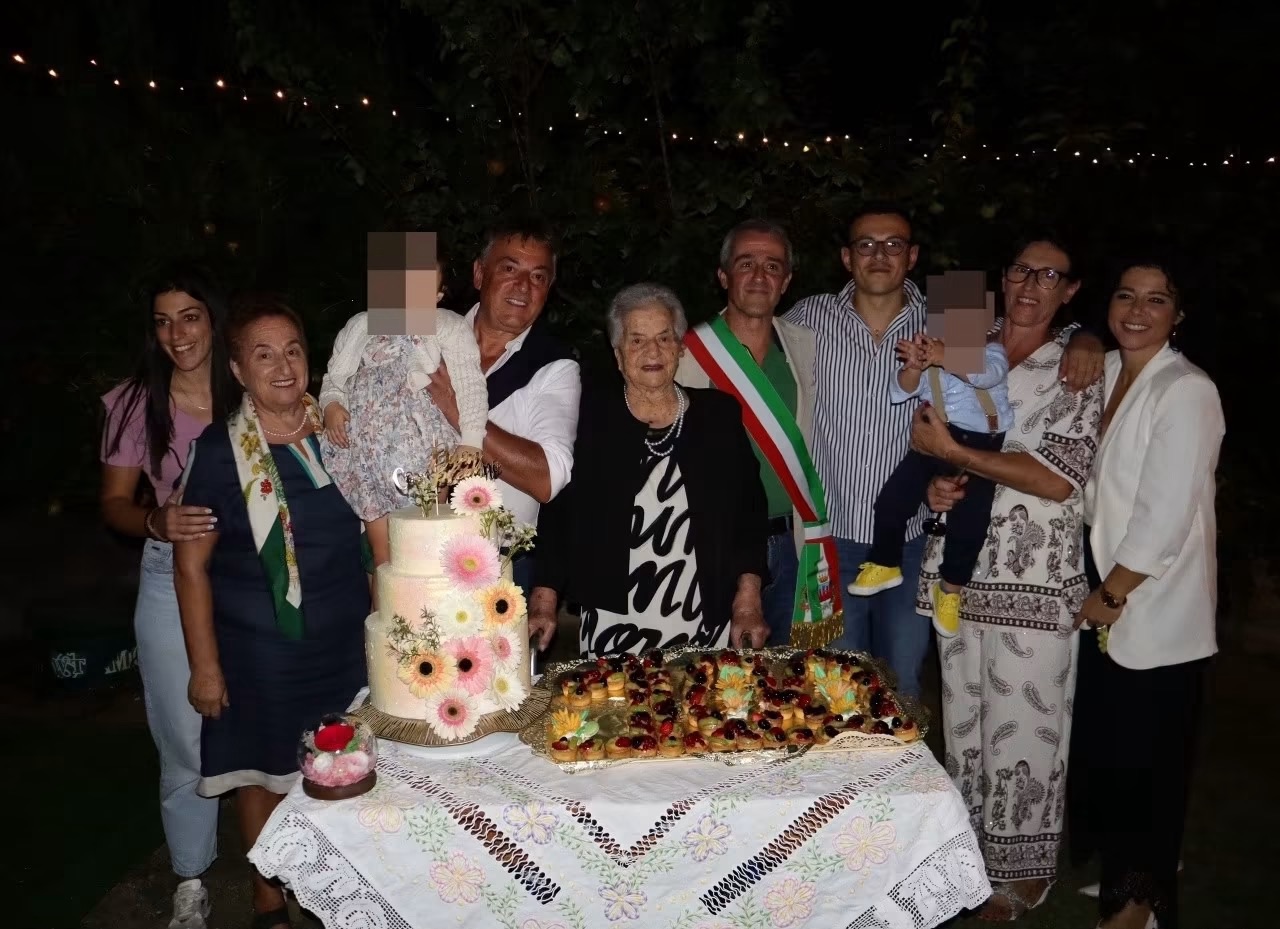 Sala Consilina, nonna Arcangela Gallo compie 100 anni