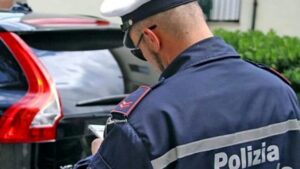 Viola il Daspo urbano, denunciato dalla Polizia locale a Capaccio Paestum