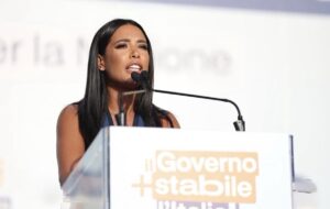 A Bari Ines Carrato porta la voce dei giovani medici davanti a Meloni