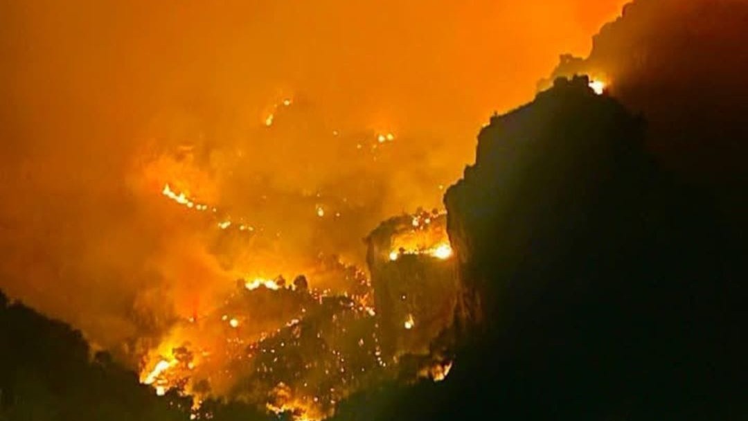 Incendi in Costiera, Legambiente: «Azioni vili minacciano patrimonio e economia locale»