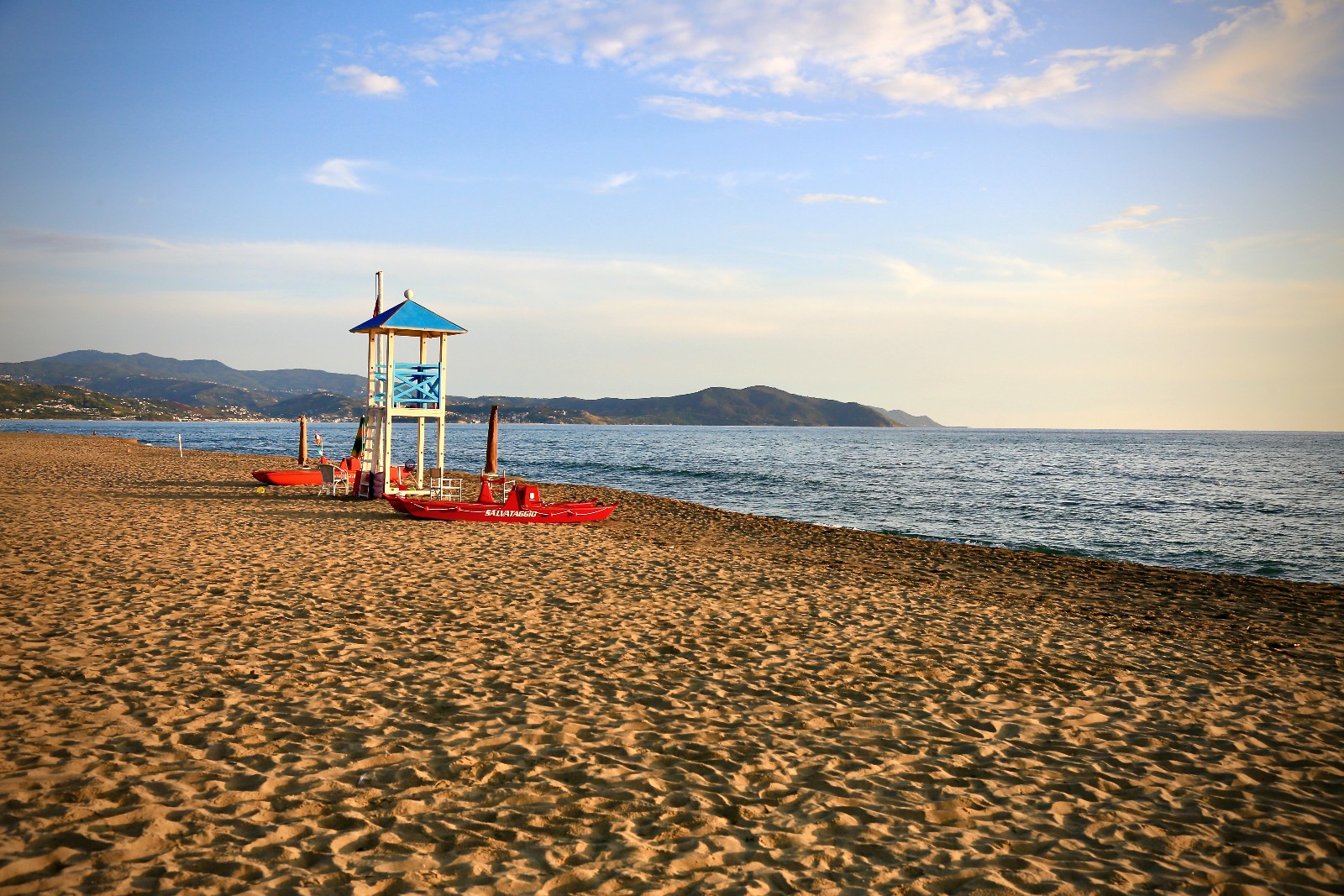 Capaccio Paestum, donna aggredita da un cane sulla spiaggia