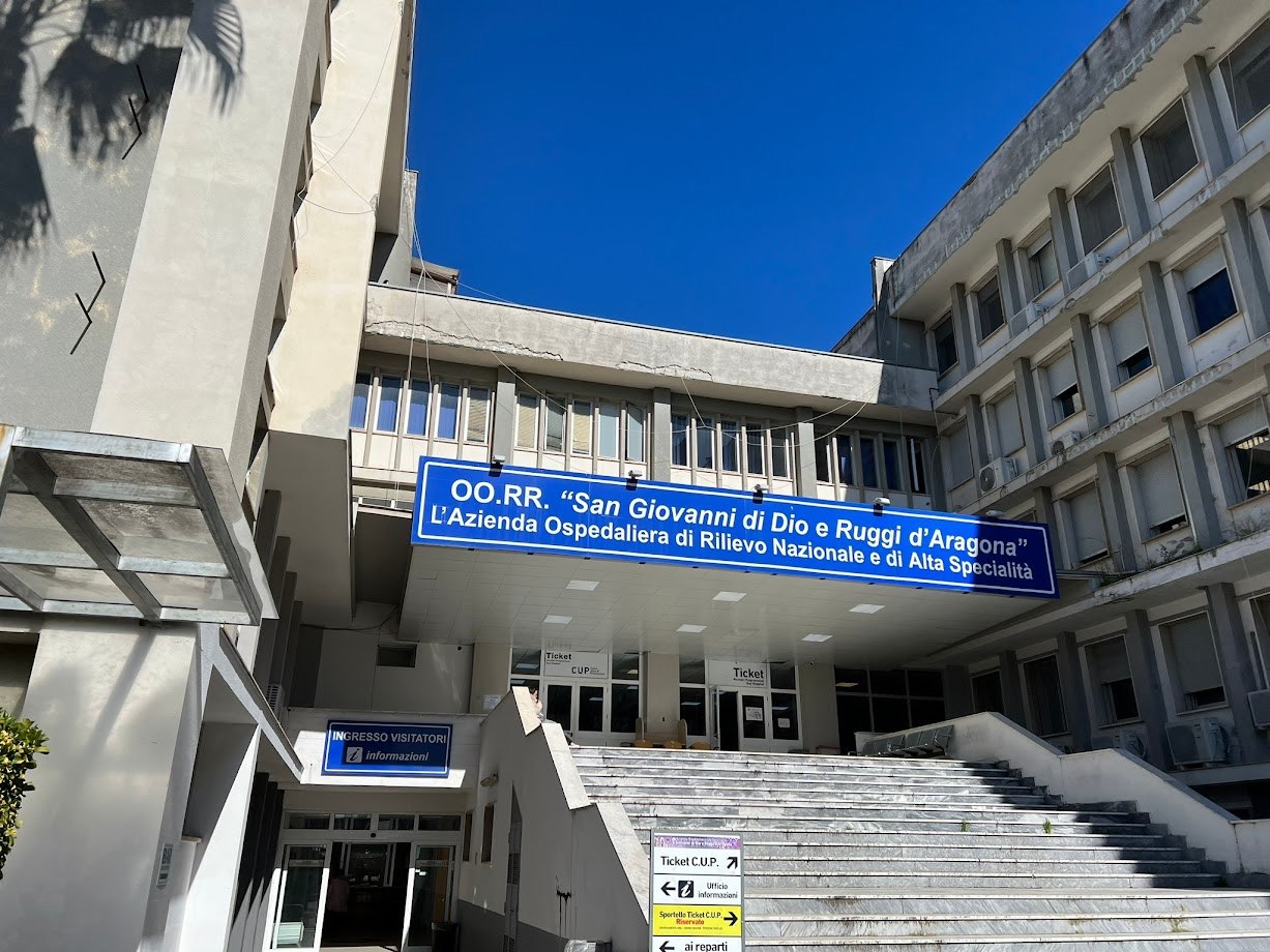 Camerota, 15enne in comunità. Mamma disperata: «Ridatemi mia figlia, non sta bene»