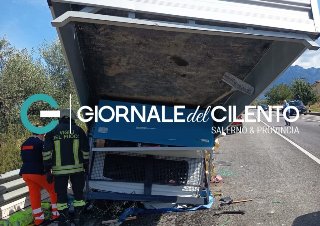 Incidente sulla strada di Serre, un morto e due feriti