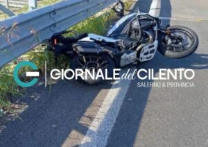 Incidente sull’A2 nei pressi di Battipaglia, morto motociclista