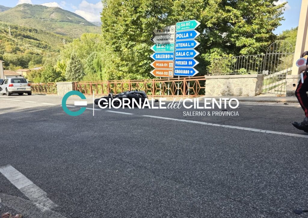 Pertosa, cade dalla moto sulla statale 19: muore un uomo di 51 anni