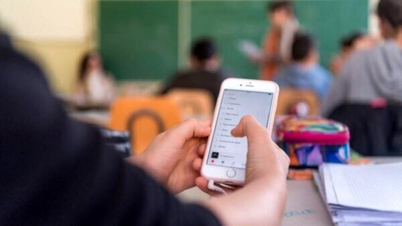 Scuola a Salerno, stretta sull’intelligenza artificiale