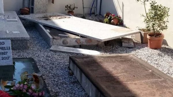 Cimitero di Nocera Superiore, tomba svuotata: esposto della famiglia