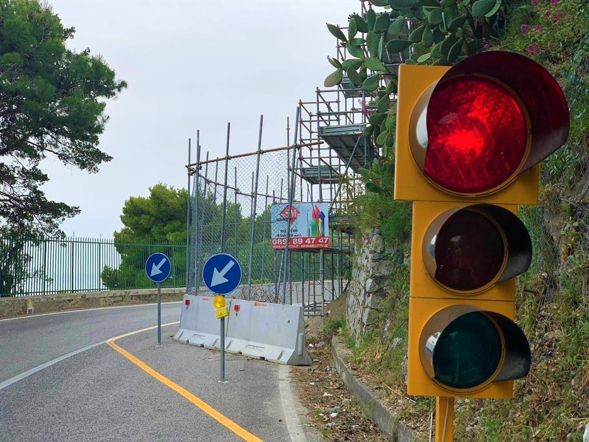 Costiera Amalfitana, senso unico alternato a Castiglione di Ravello