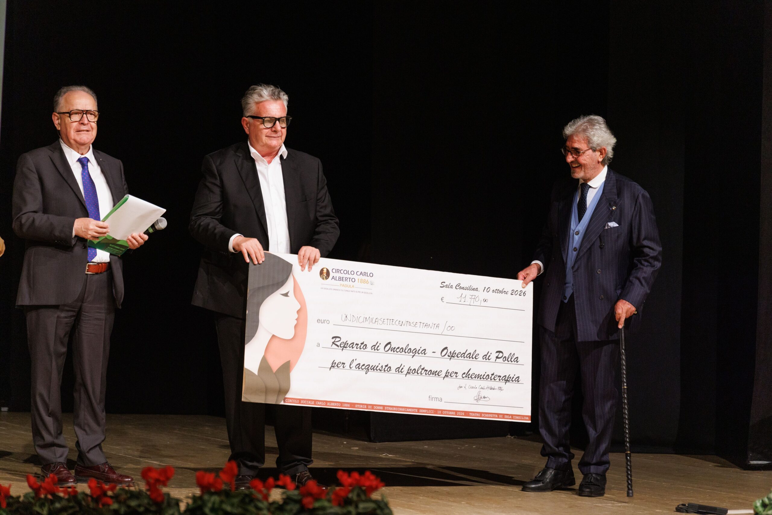 Sala Consilina, tutto esaurito per “Storie di donne straordinariamente semplici”: raccolti 11.770 euro per l’Oncologia di Polla