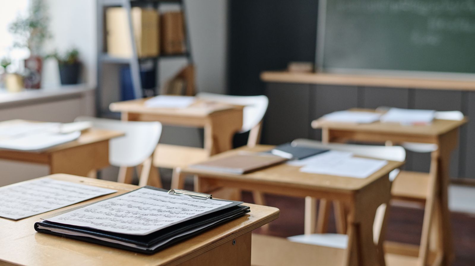 Sarno, furto al liceo Tito Lucrezio Caro: rubati dieci computer