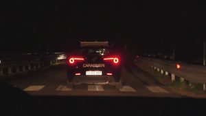 Salerno, tentato furto in un garage finisce in rissa: sei giovani fermati