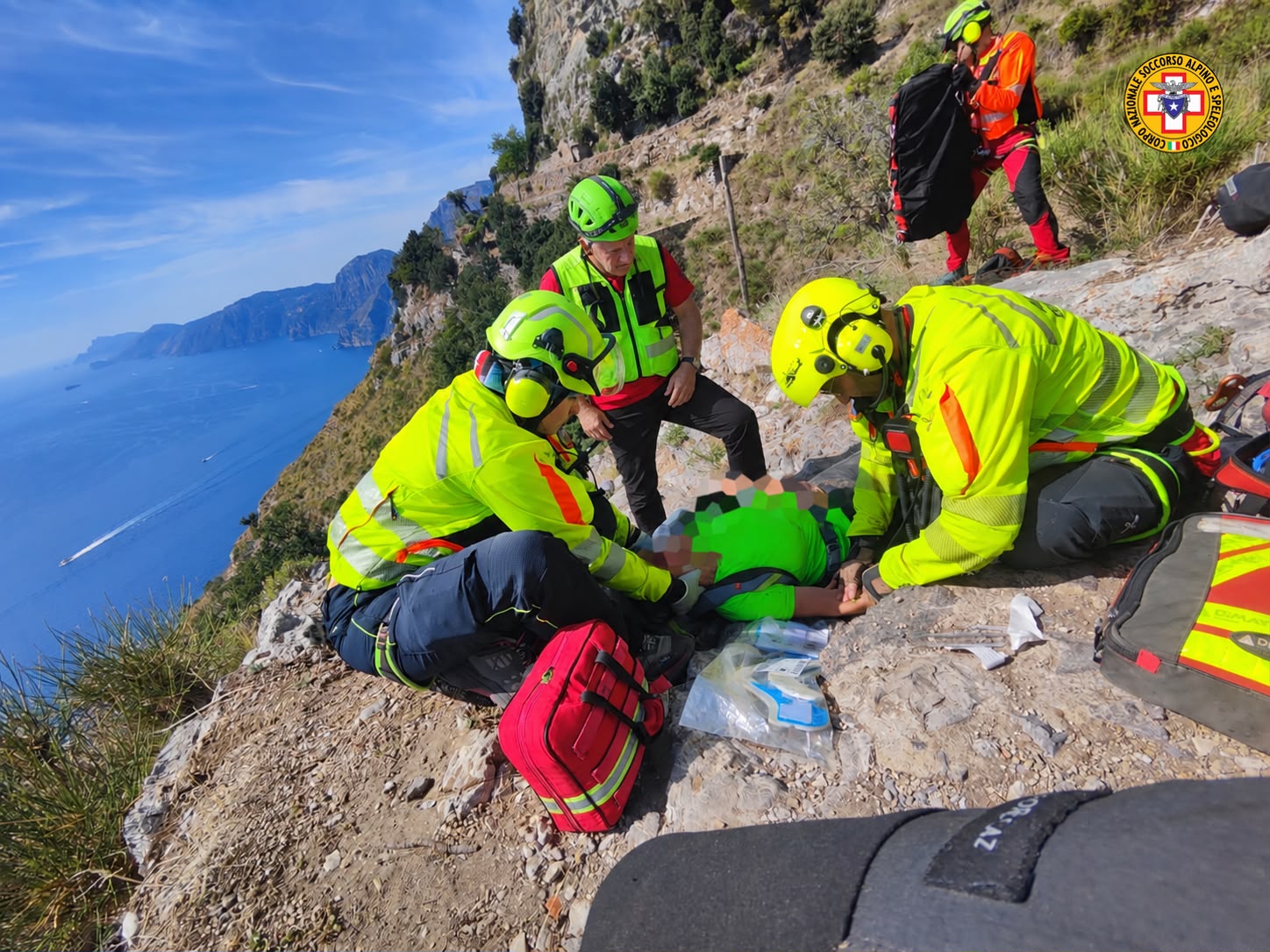 Escursionista ferita sul Sentiero degli Dei, soccorsa con l’elisoccorso