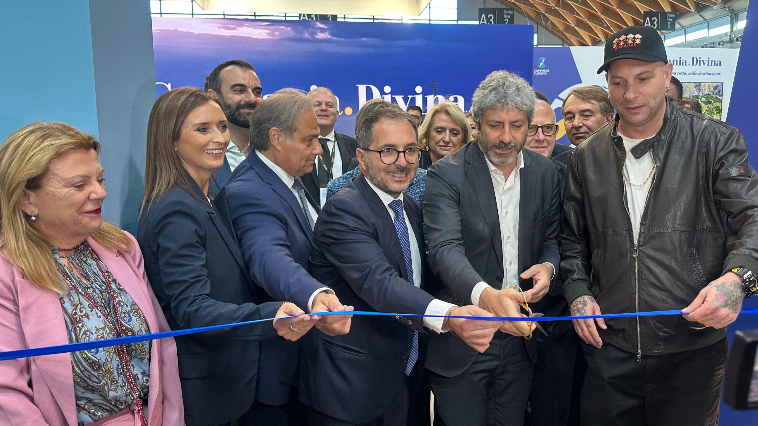Turismo, inaugurato lo stand della Campania al TTG di Rimini: una rotta, mille destinazioni