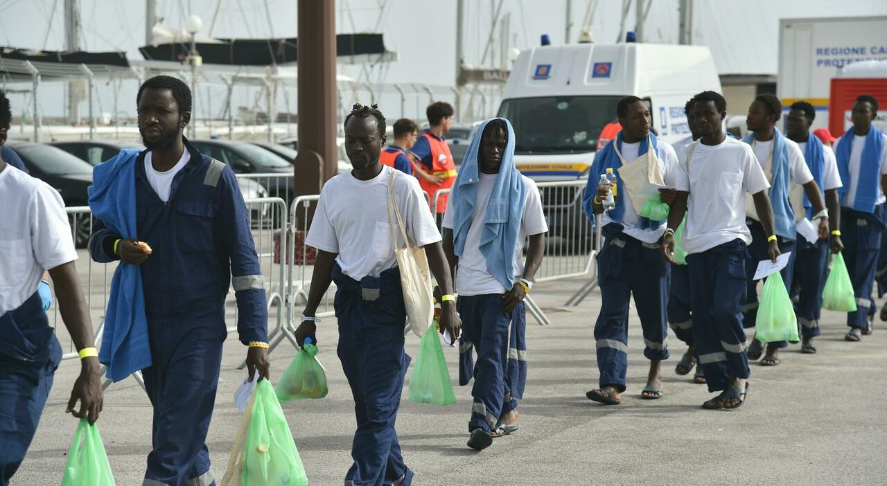 Migranti a Salerno, arriva la Solidaire con 14 persone soccorse