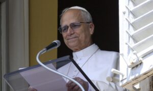 Papa Leone operato al Gemelli, rimosso un tumore al polmone. L’intervento è riuscito