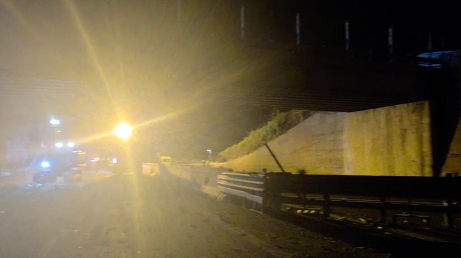 Riaperto al traffico il raccordo in entrambe le direzioni tra Baronissi e Salerno. dopo incidente contro cavalcavia