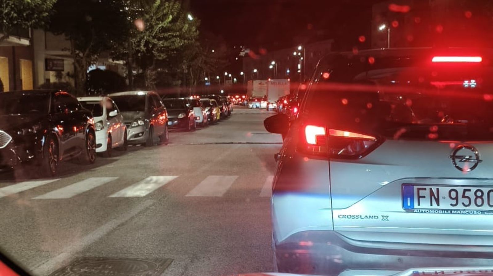 Incidente al cavalcavia, strada ancora chiusa: traffico in tilt nella Valle dell’Irno