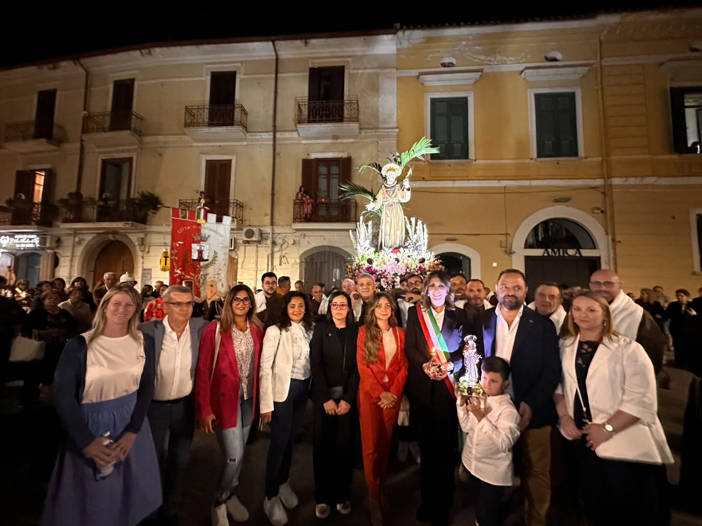 Baronissi, accesa la Lampada della Pace di Assisi: «Con la luce di San Francesco prende il via il Festival della Pace»