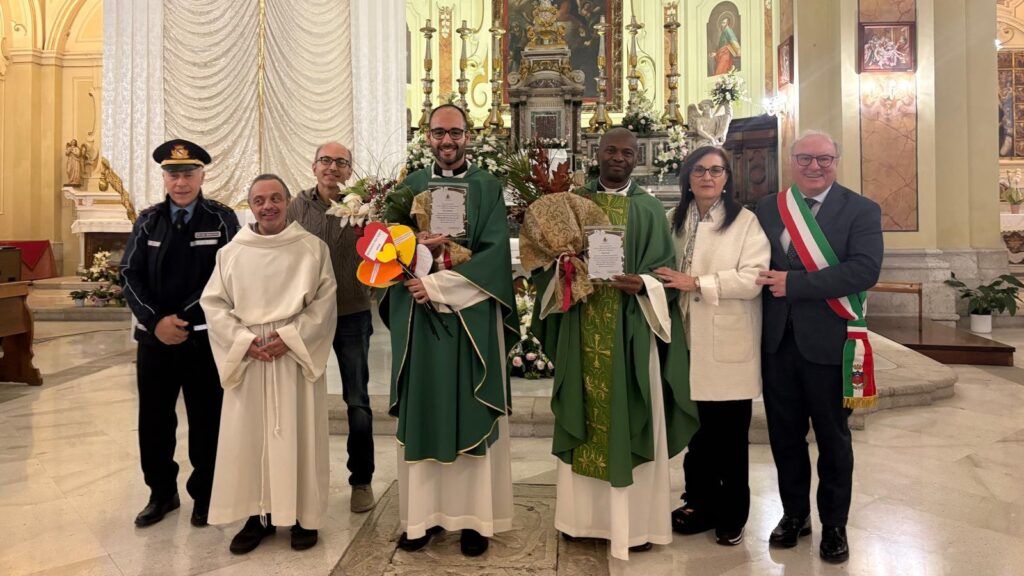 Sacco ha accolto ieri il nuovo parroco don Antonio e il viceparroco don Eric