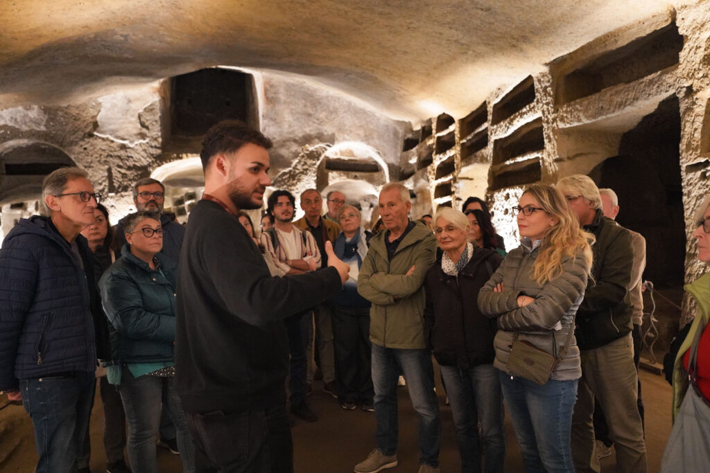 Napoli, torna Uànema: quattro giorni tra catacombe, spettacoli e cinema per la Festa “degli altri vivi”