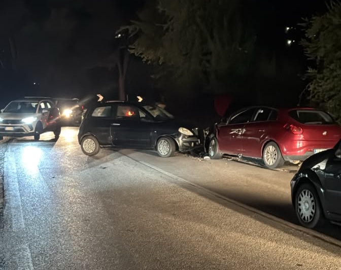 Policastro Bussentino, incidente sulla Statale 18: due auto coinvolte