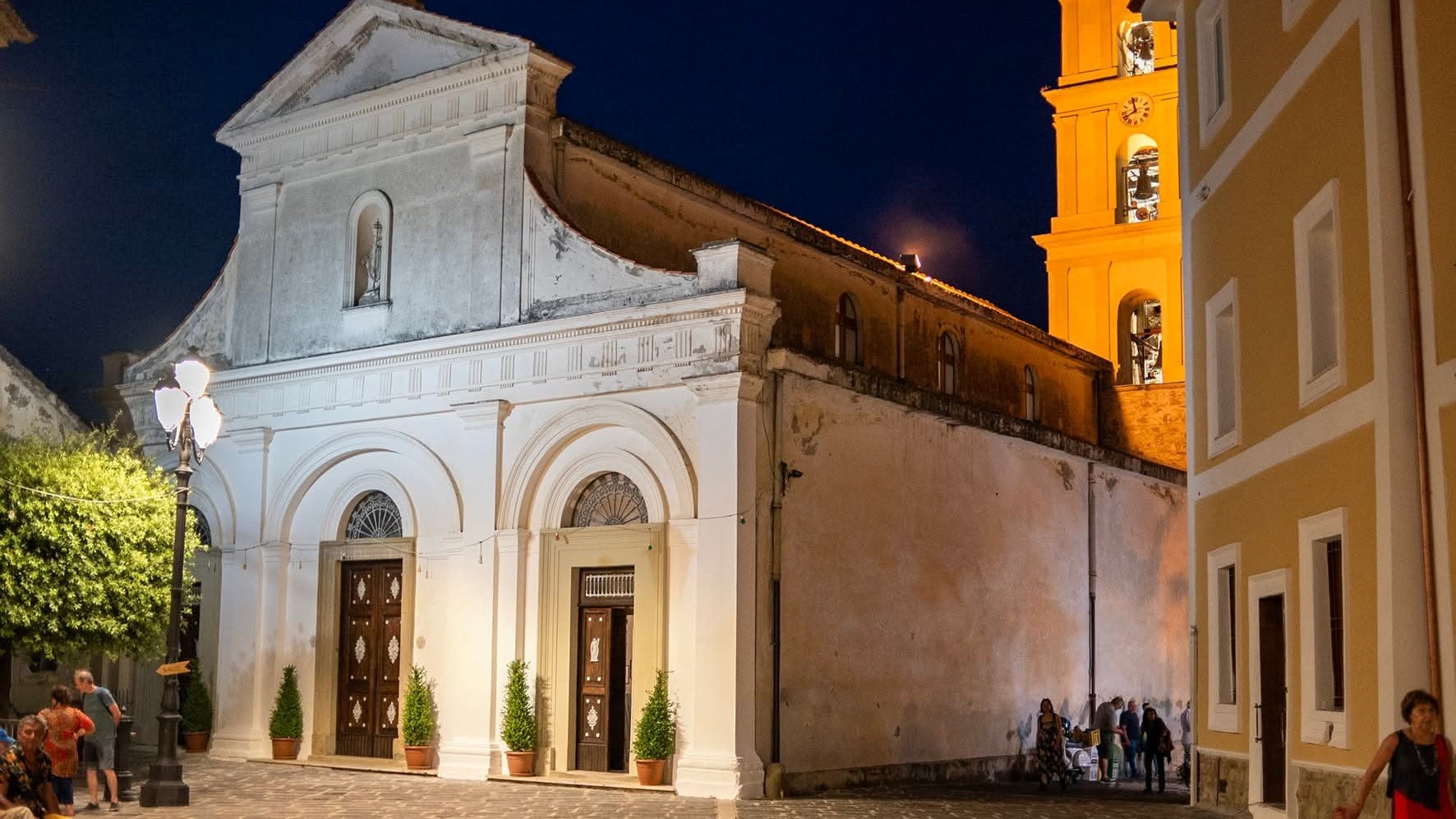 “Tra ulivi secolari e stanze del pensiero”: Perdifumo protagonista del podcast di Cilento Vallo di Diano Experience