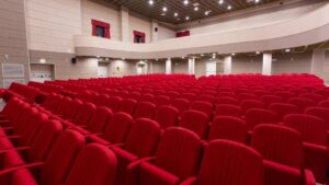 Sapri, nuova era per il cineteatro Ferrari: sei spettacoli teatrali e grandi nomi in cartellone