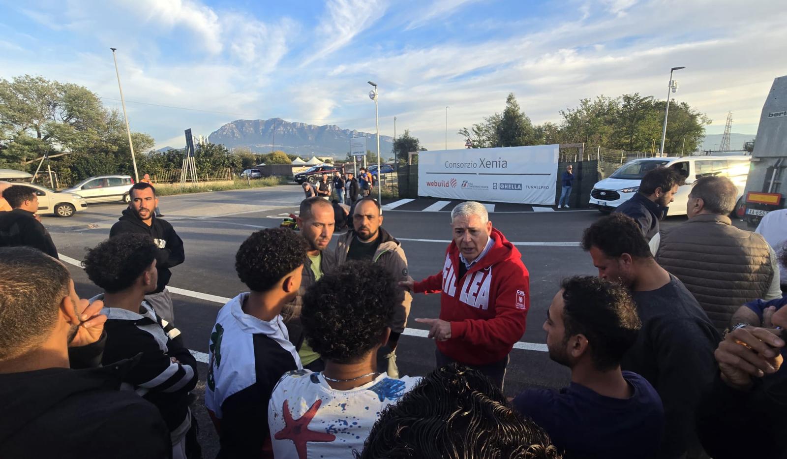 AV, operai egiziani senza lavoro e senza stipendio da oltre tre settimane: tensione al campo base di Campagna