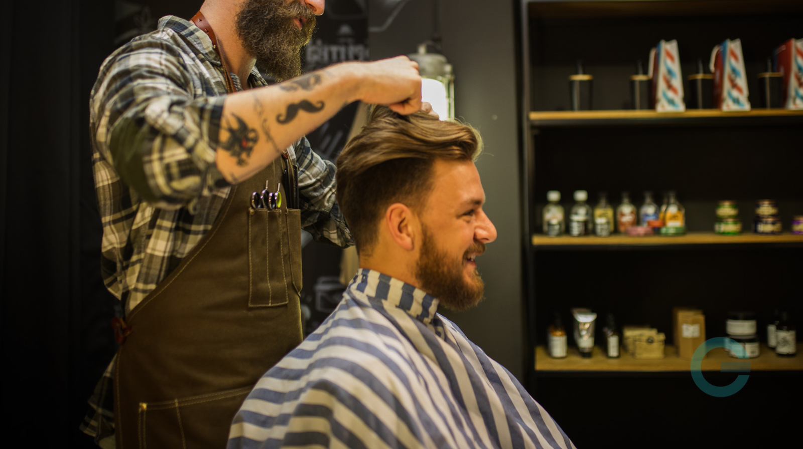 Cura del look, il barbiere è un punto di riferimento per gli uomini campani