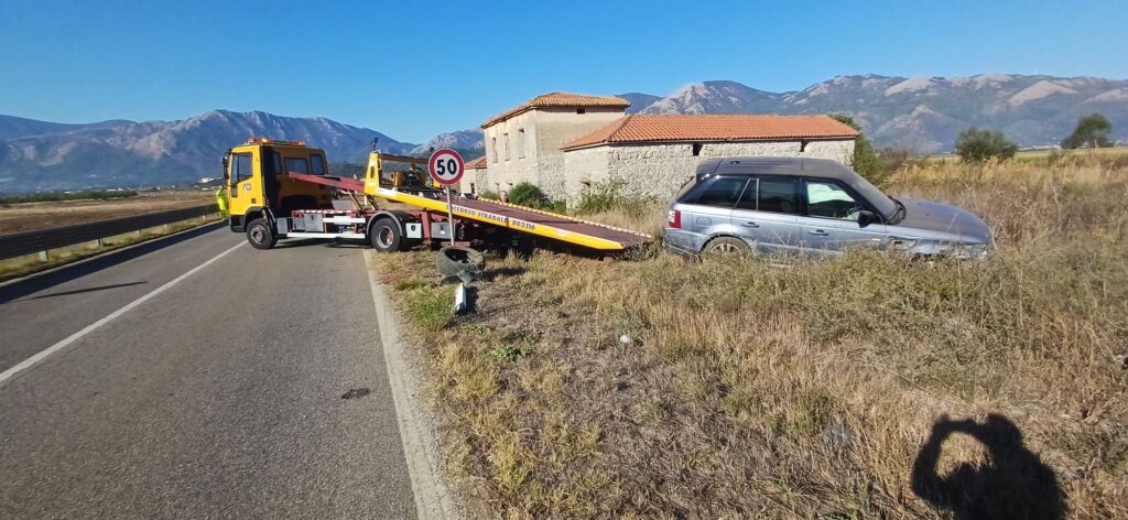Suv fuori strada tra San Pietro al Tanagro e Atena Lucana, nessun ferito grave