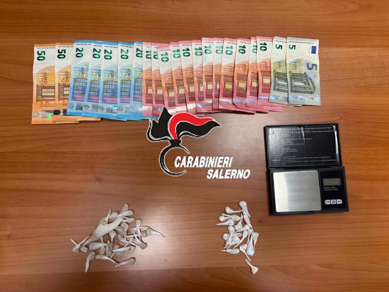 Salerno, 39enne arrestato per spaccio: sequestrati 17 grammi di crack e cocaina