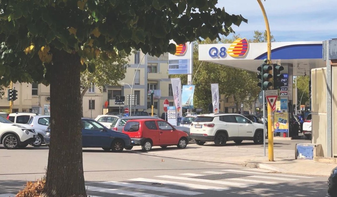 Carburante introvabile nel Cilento, code e distributori a secco