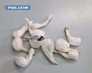 Salerno, nascondeva cocaina nel tetto dell’auto: arrestato per spaccio